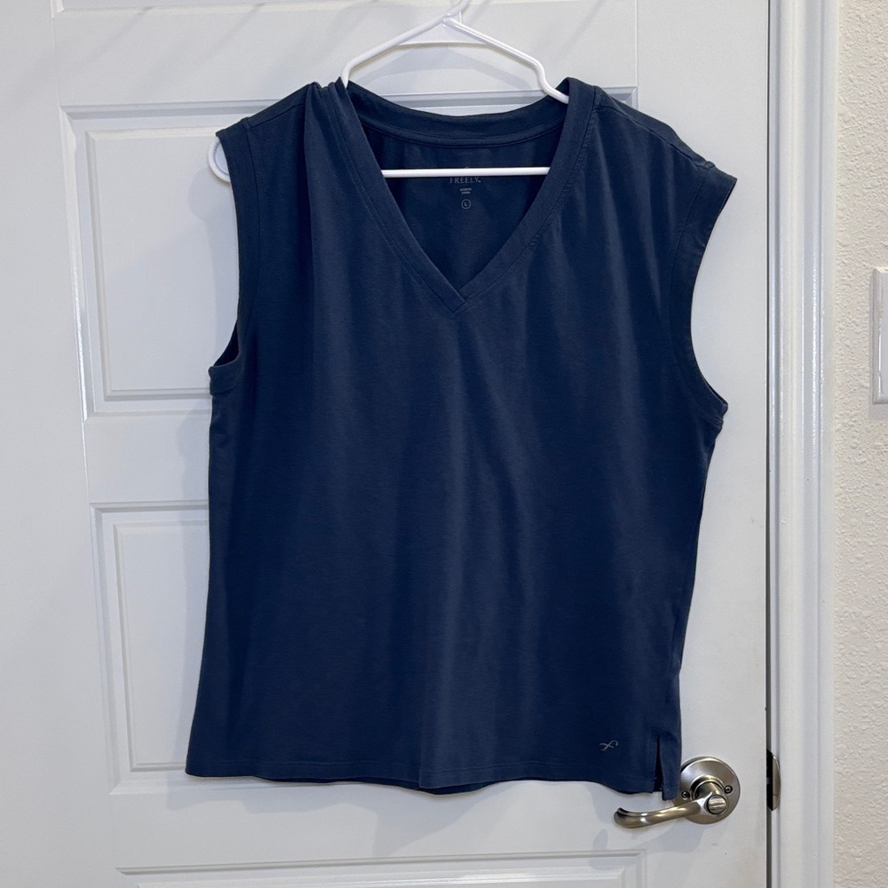 Free Fly FREELY Blue Sleeveless V-Neck Top Size Large Stretch Casual